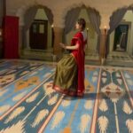 Aditi Gautam Instagram - What I do inbetween takes! Pose, dance and Smile… also learn dialogues lol! Btw Happy Dussehra Guys ❤️ . . . . . . #saree #halfsaree #sareelove #shootdiaries #picoftheday #southindiansaree #southindianjewellery #southindianfashion #explore #trending #teluguactress Tijara Fort Palace