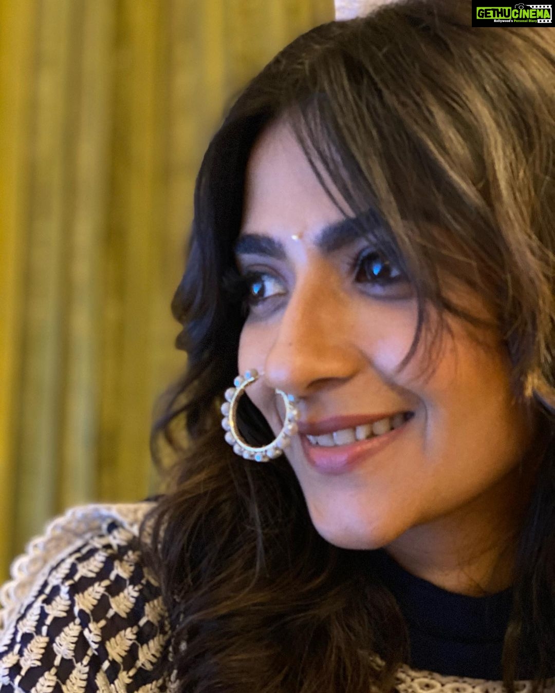 Aditi Sharma Instagram - Not all storms come to disrupt your life ⚡️ Some come to clear your Path🌈 #havefaith #goodvibes #bepositive ⭐️ #thursdaythoughts