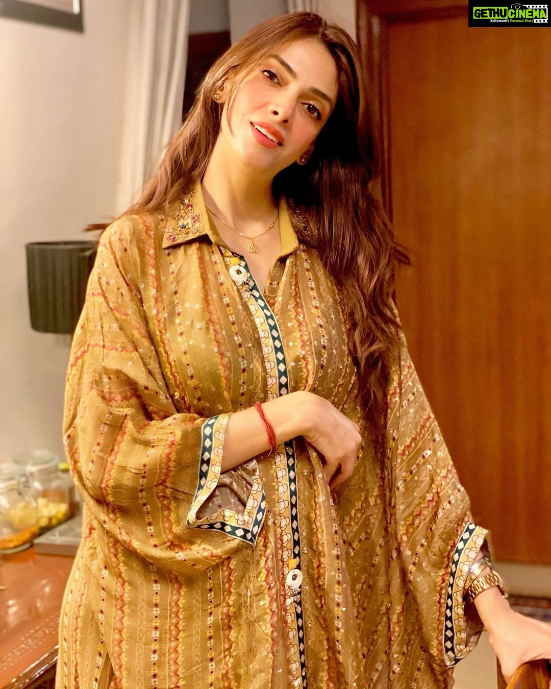 Aditi Vats Instagram - “Elegance and sophistication, Unwrapped in Festive Glamour 🌟✨ #TimeToShine” @thejvyal . . . . . . . . . . #jvyal #thejvyal #festivecollection #festivalwear #etnic #etnicwear #beauty #aditi #aditivats #aditivatswearingjvyal #aditivatsimages #buy