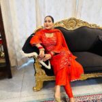Afsana Khan Instagram - कुछ लोग शोहरत पर नाज करते हैं कुछ लोग दौलत पर नाज करते हैं हमारे पास तो सिर्फ आप हैं इसलिए, हम आप पर नाज करते हैं ! लव यू हमसफर ! Happy karwachauth @saajzofficial ❤️🧿 Makeup @jasleenmakeup Hair @hairartistmika Suit @fashionboutiqueedmonton Chandigarh, India