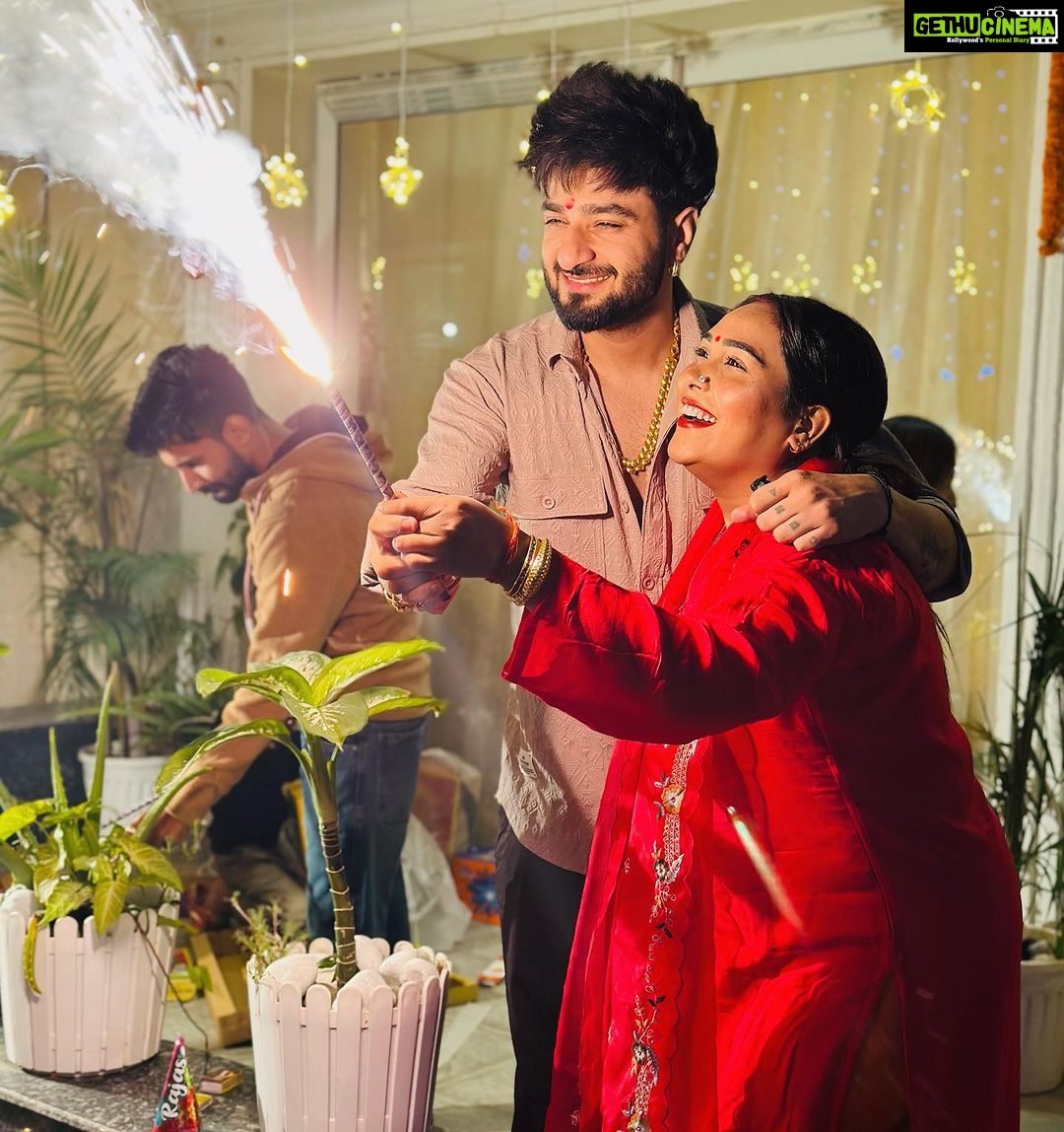 Afsana Khan Instagram - Happy Diwali 🪔 love @saajzofficial #afsaajz❤️ #afsaajzforever #afsanakhan #justiceforsidhumoosewala #happydiwali #ommahalaxminamonamah #jaishreeram #jaishreekrishna #waheguruji🙏 #allhamdulillah Chandigarh, India