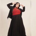 Afsana Khan Instagram - Some stills form our recent photo session! What a blast! Big thanks to our awesome team: Photography by- @deepikasdeepclicks Makeup by- @shiwanidawar_artistry Hair by- @hairfyvivek Jewellery by- @manimuktaajewels Location- @oatmilksocial @karinabedi_ @rakhisawant2511 @itsafsanakhan Subscribe @afsanakhanmusic Chandigarh, India