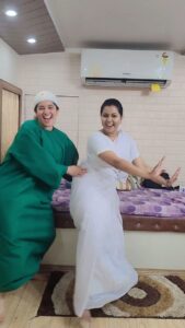 Aima Rosmy Sebastian Instagram - #RDX -deleted scene -post climax fight at hospital 😜 🎥 @maala.parvathi 😘 #rdx #rdxmovie #locationfun