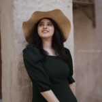 Aima Rosmy Sebastian Instagram - A Stroll by the Seef Wardrobe @amazebyashiyajesel 👗 Shot by @framesbyshrekha 🎥 Edited by @navinraveendran . . . . . . . . . . . #instagram #instareels #instapost #instatrend #trendingreels #trendingpost #trendingsongs #reeloftheday #fashionblogger #fashiontrends #fashionstyle Alseef Village