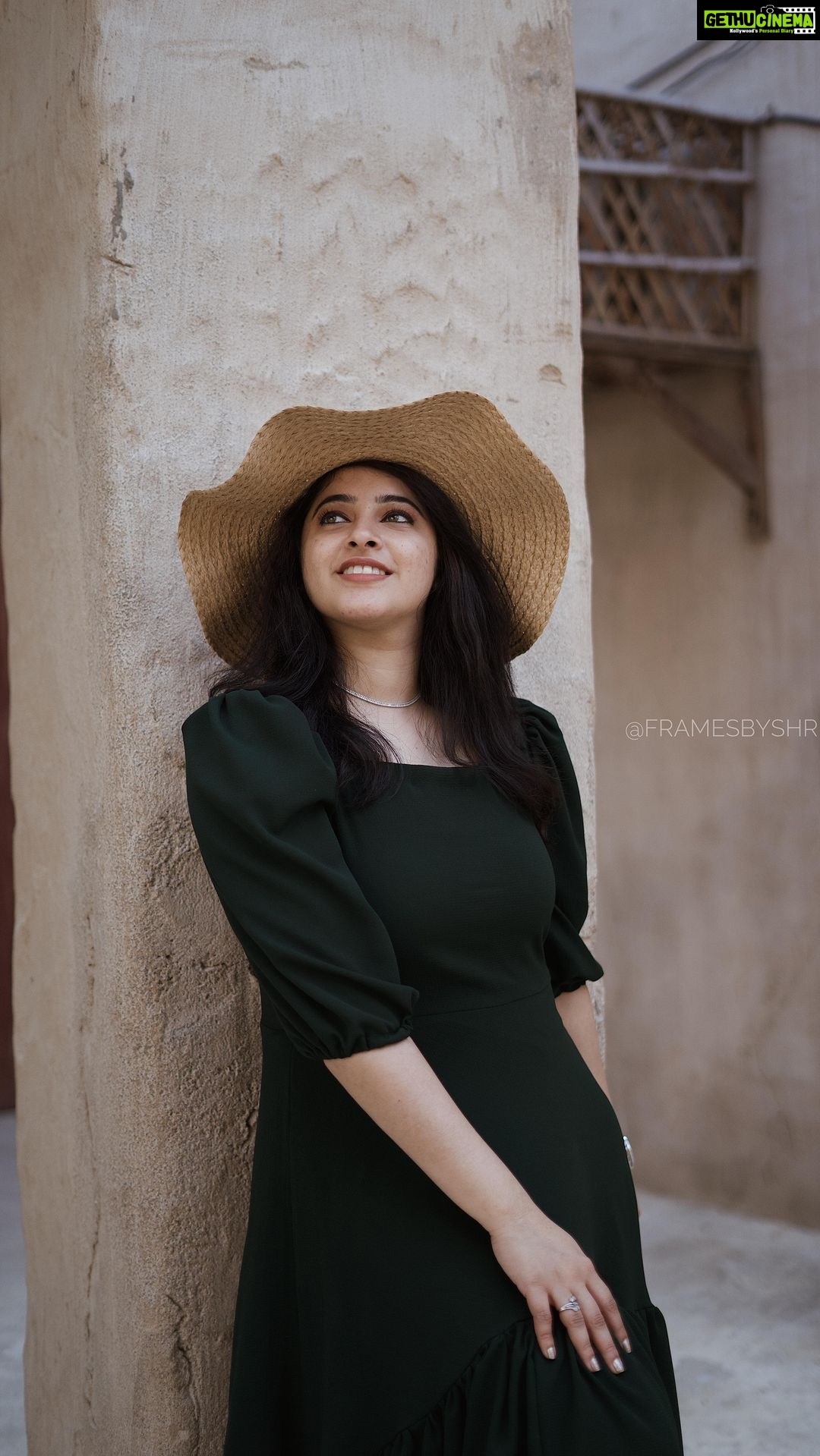 Aima Rosmy Sebastian Instagram - A Stroll by the Seef Wardrobe @amazebyashiyajesel π Shot by @framesbyshrekha π₯ Edited by @navinraveendran . . . . . . . . . . . #instagram #instareels #instapost #instatrend #trendingreels #trendingpost #trendingsongs #reeloftheday #fashionblogger #fashiontrends #fashionstyle Alseef Village