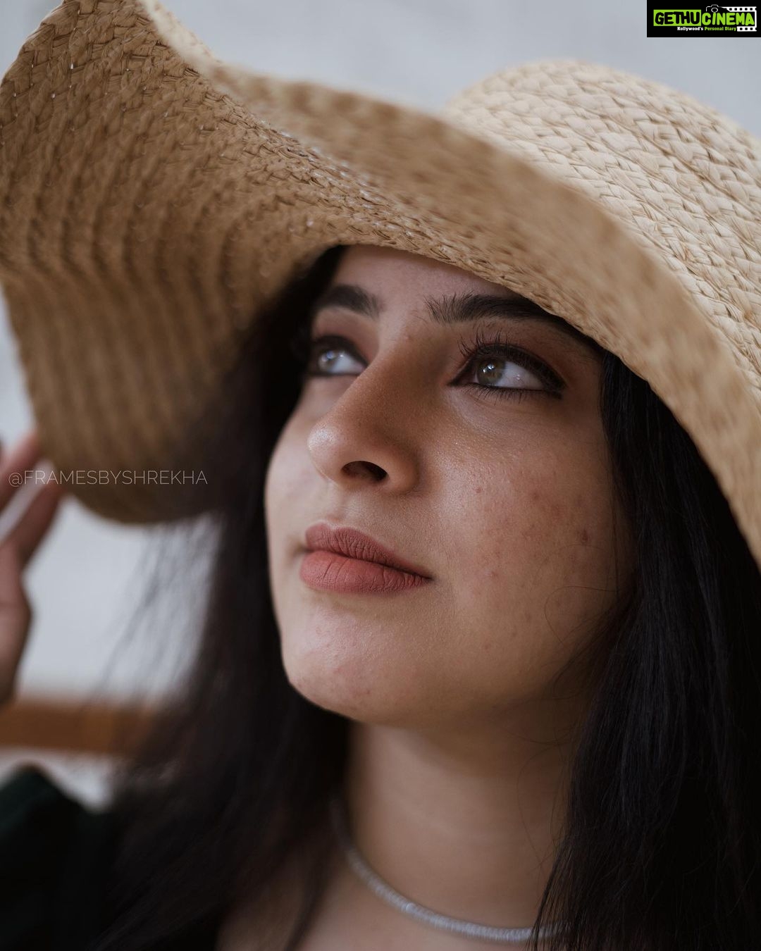 Aima Rosmy Sebastian Instagram - A Stroll by the Seef β¨ P.C @framesbyshrekha πΈ Wardrobe @amazebyashiyajesel π. . . . . . . . . . . In #instagood #instapost #instagram #instaphoto #instatrend #story #storyline #stroll #positivevibes #postiveinspiration #beauty #trending #trendingnow #dubai Al Seef Heritage Souq