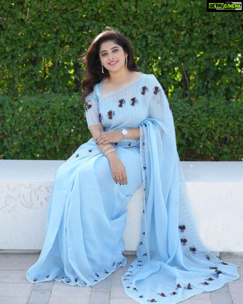 Aima Rosmy Sebastian Instagram - AAMBAL 💙 Embrace the ethereal beauty of the AAMBAL saree, a captivating collaboration between grace and nature's enchantment. Saree @tazzels3 Clicks by @vineethphotos Muweillah Comercial, Sharjah UAE