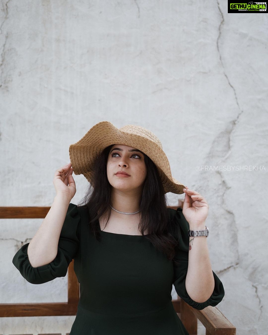 Aima Rosmy Sebastian Instagram - A Stroll by the Seef β¨ P.C @framesbyshrekha πΈ Wardrobe @amazebyashiyajesel π. . . . . . . . . . . In #instagood #instapost #instagram #instaphoto #instatrend #story #storyline #stroll #positivevibes #postiveinspiration #beauty #trending #trendingnow #dubai Al Seef Heritage Souq