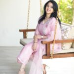 Aima Rosmy Sebastian Instagram - ROSE shade always makes me more pleasant 😍😍 Wardrobe @tazzels3 👗 Pc @vineethphotos 📸 Muweillah Comercial, Sharjah UAE