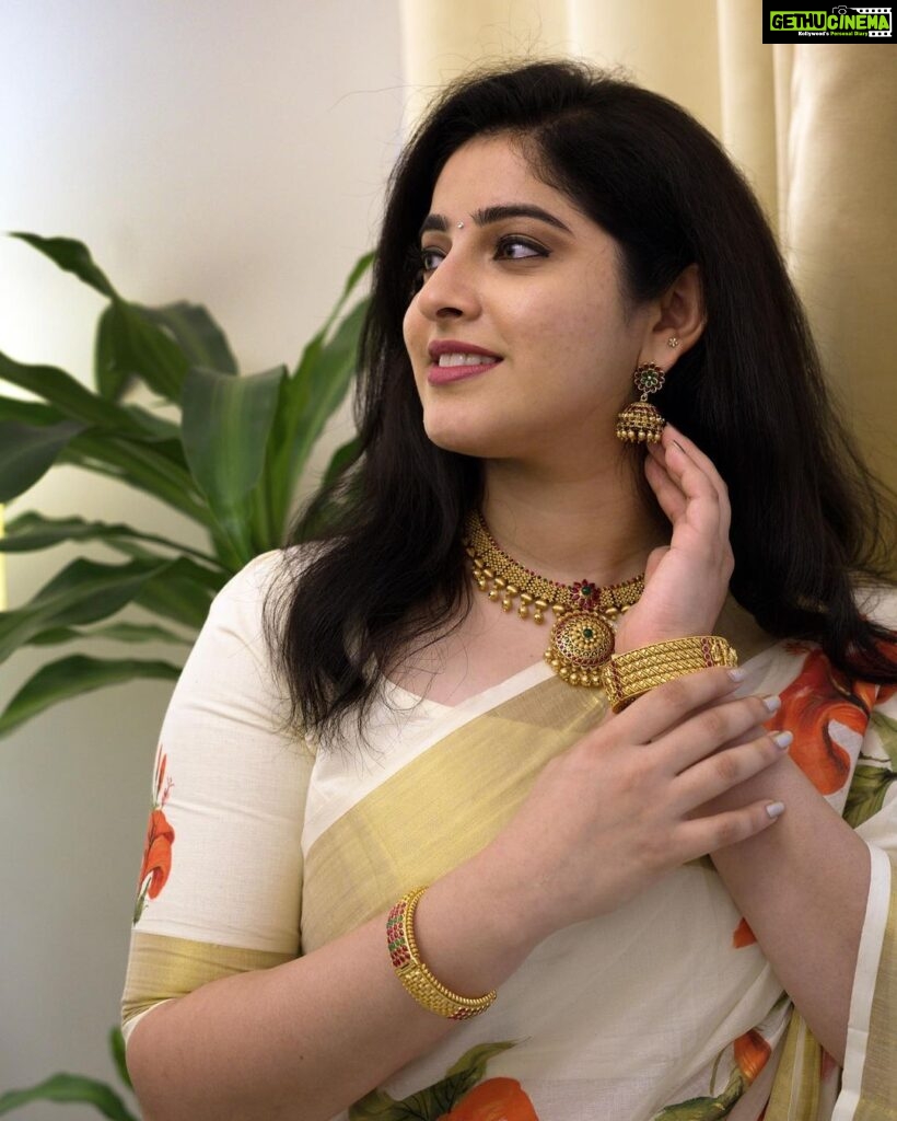 Aima Roshna Actress Aima Rosmy Sebastian HD Instagram Photos and Wallpapers ...