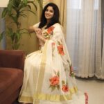 Aima Rosmy Sebastian Instagram - Onam Series ✨🌹 Wardrobe @t3.tfab & @tazzels3 👗 Click by @framesbyshrekha 📸 Jewels by @moonsilvertrading 💍 Sharjah