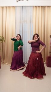 Aima Rosmy Sebastian Instagram - 😍😍

@ainaelsmydelson 💃🏻

#reels #instagram #instareels #instatoday #reelsinstagram #trending #trendingreels #viral #viralvideos #twins #bangladesh #bangladeshi