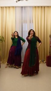 Aima Rosmy Sebastian Instagram - With twinnie @ainaelsmydelson 💃🏻 #dance #dancereels #reelsinstagram #reeloftheday #instadance #instadaily #reels #twins #trending #trendingreels #india #uae