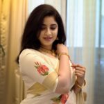 Aima Rosmy Sebastian Instagram - Onam Series 🌸✨🌸 Wardrobe @tazzels3 & @t3.tfab 👗 Click by @framesbyshrekha 📸 Jewels by @moonsilvertrading 💍 Sharjah