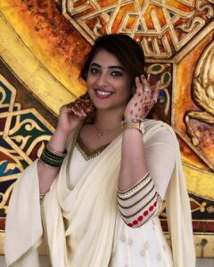 Aima Rosmy Sebastian Instagram - Never ending Onam Celebrations in UAE ✨ 

Attire @alankriti_insta 👗
Henna by @henna_by_haaria ✨