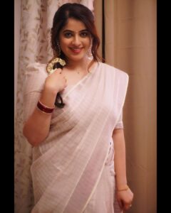 Aima Rosmy Sebastian Instagram - Making this onam cuter 🤩🌸

Attire @samrudhi_official 🥻