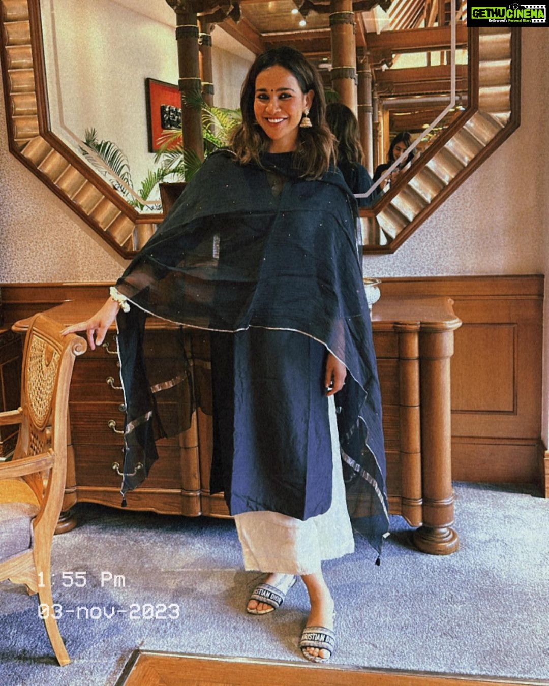 Aisha Sharma Instagram - You’re a Sunday morning kind of beauty . #sundays