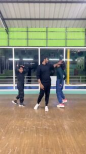 Aishu Instagram - Let's groove to the #chillachilla song

Join us and dance yourself to the beats of @anirudhofficial this pongal🌾

Crazily waiting for #thunivu
Congratulations masterr @amir__ads

#thunivu #chillachilla #ajithkumar #ak #manjuwarrier #aniruthmusic #reelsinstagram #reelsvideo #reelitfeelit #reelsindia #reelsvideo