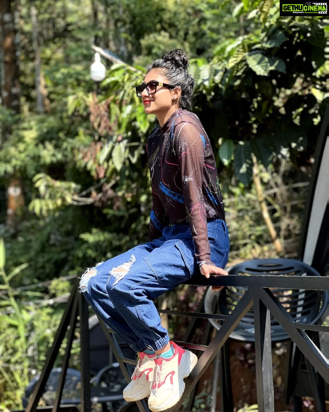 Aishu Instagram - Sweet sunny disposition☀️🌞 . . . . #aishuads #photooftheday #photogram #picoftheday #picture #loveyourself #lookwithin #smiles #instadaily #insta