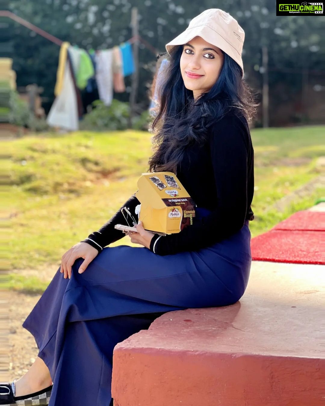 Aishu Instagram - Tell your friend I said "Hi". . . . 🎀 #aishuads #photooftheday #photogram #ootd #loveyourself #picoftheday #picturebook #picture #brighteyesbabes #chocolate