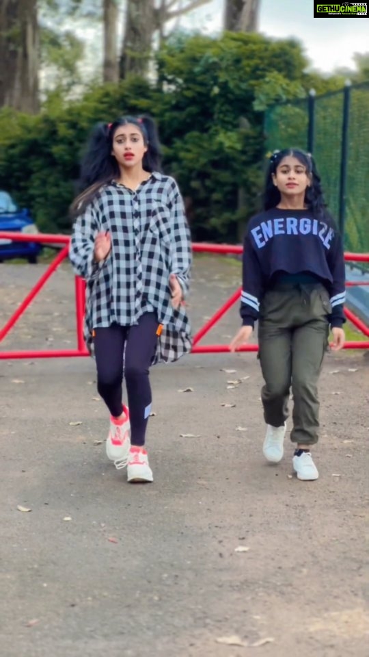 Aishu Instagram - ✨✨✨💥 Dancing on this bomb choreography by @sagar_bora sir💙 @gunjansinhaoriginal @tejas_being_legend__ Enjoyed learning every step of this choreography 💙 Vc:@shyji_ads✨💥 #aishuads #alhenaads #bollywoodretro #dancedewwane #reels #reelsinstagram #reelsvideo #reelitfeelit #reelsindia #hindisongs