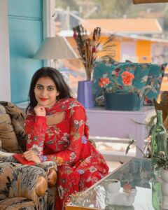 Aishu Instagram - Wishing all my lovely people an amazing Diwali this year🎊

May this auspicious Diwali be spent with utmost safety and happiness❤️

Wishing everyone a great diwali this year. 💙💫

Pc: @shyji_ads
#aishuads #diwali2022 #diwali #diwalipicture #loveforred