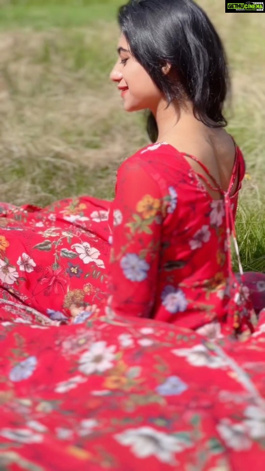 Aishu Instagram - There is a ton of beauty in simplicity ☘️♥️ Got this amazing dress from @weddingstudio_skar 💙 Vc: @_attitude_means_❤️ 😘 Check out this page for great wedding collection this Diwali season✨ #aishuads #loveforred #reelsinstagram #reelsvideo #reels #reelsindia #reelkarofeelkaro #weddingcollection2022🔥❤️ #skarweddingstudio #salwarsuits #ethnicwear #diwalisale #diwali #diwali2022