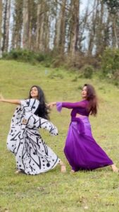Aishu Instagram - One of my favourite song !!!😍😍
Vc @aarif__ads 
@lokesh__ads @_a.m.a.r_02 
@actorsuriya @simranrishibagga 
#manamvirumbuthey #manamvirumbutheunnai #actorsurya #actorsimran #reels#reelsinstagram #reelsvideo #reelsindia