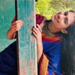 Aishu Instagram – Wandering and wondering to catch🦋 the blue night over my face 💙💫

MOUNA RAGAM 🤌❤️🥺

Video credits: @shyji_ads BRAVO🌹👏😘
OUTFIT : @kaithari_nesavu_sarees

#aishuads #bluesky #trendingreels #traditonal #mounaragam #reelsinstagram #reelstrending #reels #reelsindia #reelit #reelsviral #takemeback #sareelovers #sareeindia