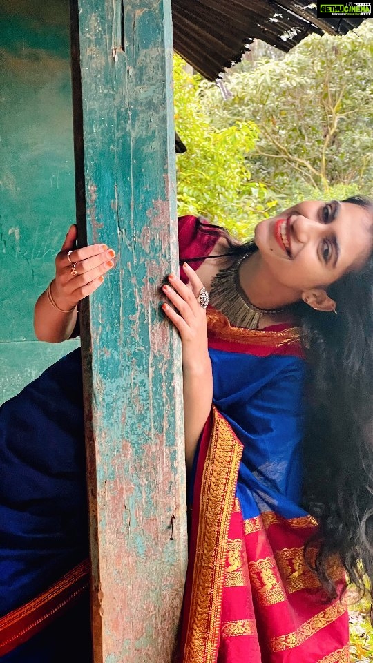 Aishu Instagram - Wandering and wondering to catch🦋 the blue night over my face 💙💫 MOUNA RAGAM 🤌❤️🥺 Video credits: @shyji_ads BRAVO🌹👏😘 OUTFIT : @kaithari_nesavu_sarees #aishuads #bluesky #trendingreels #traditonal #mounaragam #reelsinstagram #reelstrending #reels #reelsindia #reelit #reelsviral #takemeback #sareelovers #sareeindia