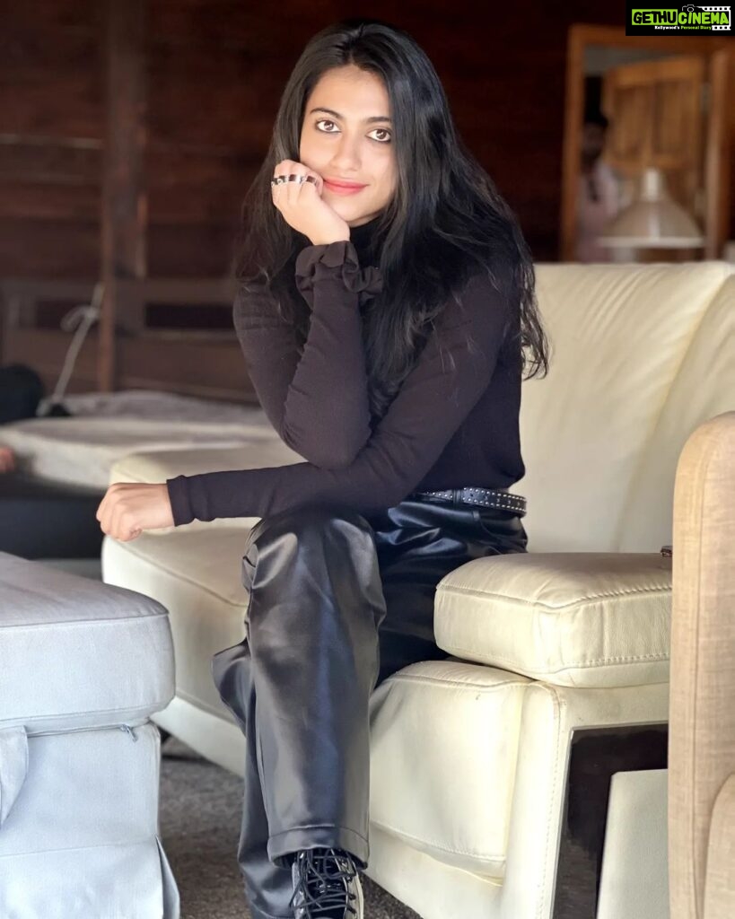 Aishu Instagram - The sofa and my pants where made in the same factory 👖☠️ . . 🎀 . 🎀 #aishuads #photooftheday #photogram #ootd #loveyourself #picoftheday #picturebook #picture #brighteyesbabes