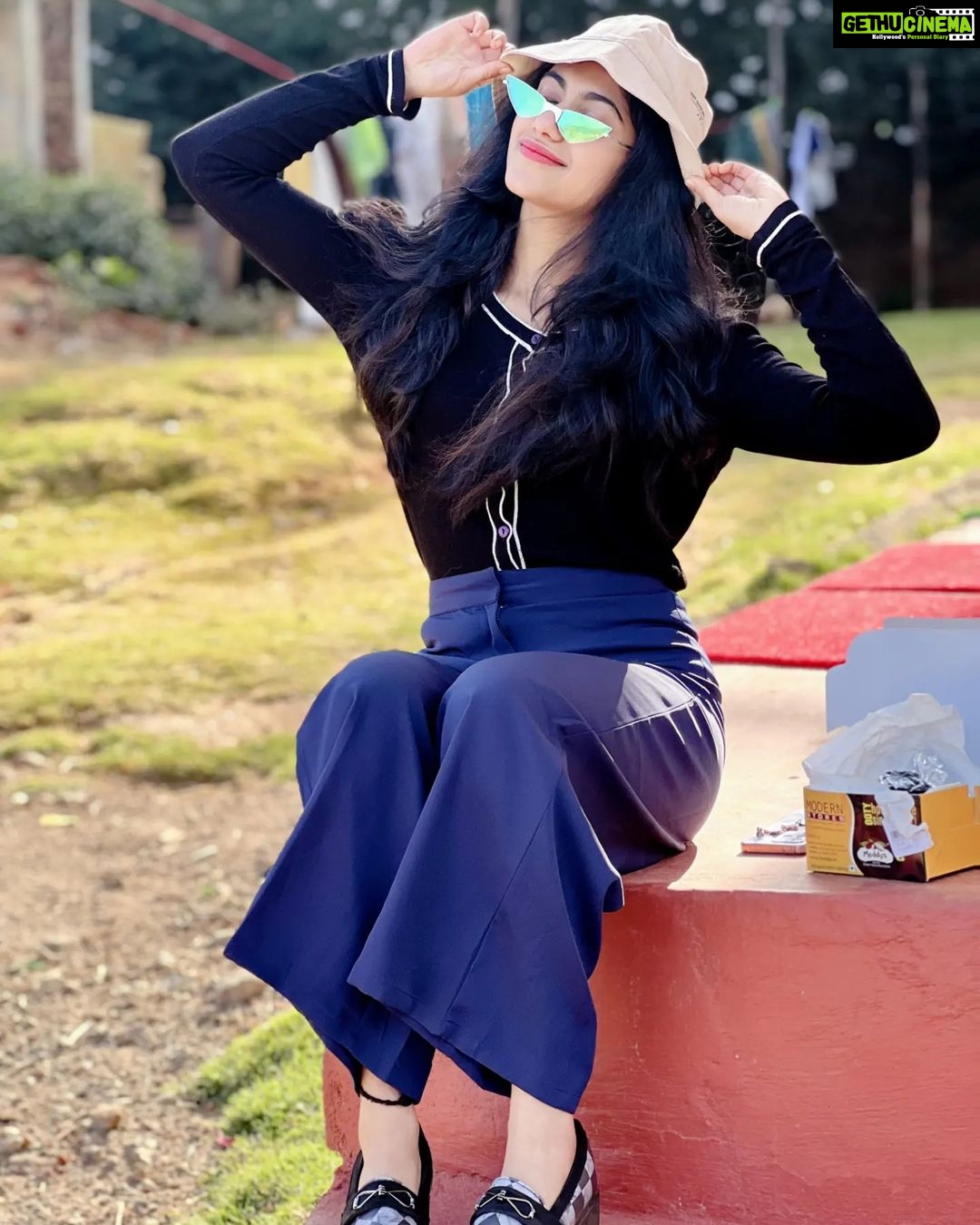 Aishu Instagram - Tell your friend I said "Hi". . . . 🎀 #aishuads #photooftheday #photogram #ootd #loveyourself #picoftheday #picturebook #picture #brighteyesbabes #chocolate
