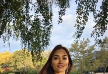 Aishwarya Devan Instagram - The simpler the saree is, the more breathtaking it is. #reels #reelsinstagram #sareelove #reelsindia #reelsvideo #bollywoodstyle #feelingbollywood Connecticut, USA