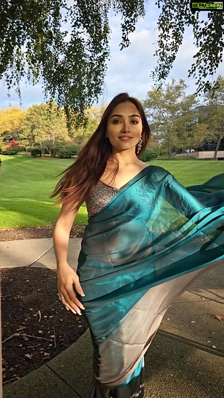 Aishwarya Devan Instagram - The simpler the saree is, the more breathtaking it is. #reels #reelsinstagram #sareelove #reelsindia #reelsvideo #bollywoodstyle #feelingbollywood Connecticut, USA