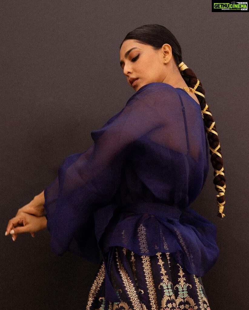 Aishwarya Lekshmi Instagram - Divine Timing 🪔✨ Outfit : @ekayabanaras Jewellery : @sapan_more @chamierschennai Photography : @kiransa Makeup & Hair : @kalwon_beauty | @hair_by_aiswaryaraj Chennai, India