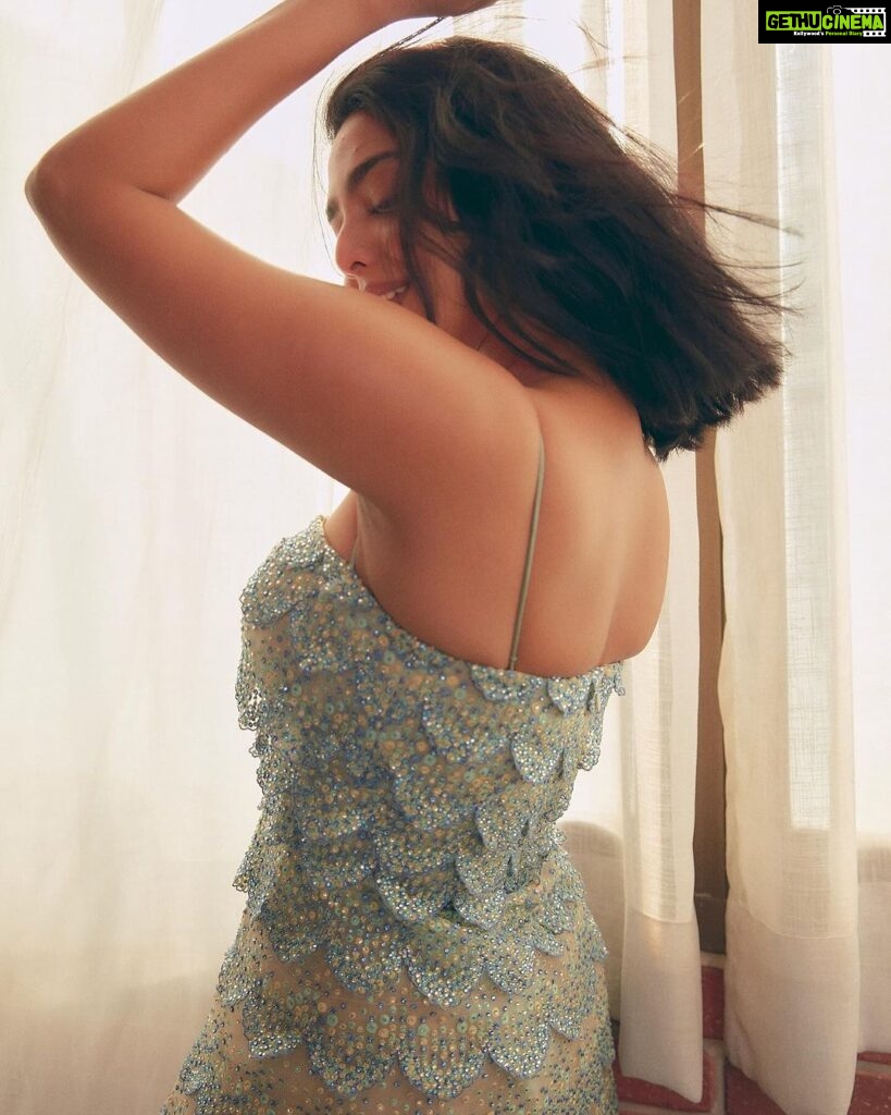 Aishwarya Lekshmi Instagram - 🪼 Photography : @kadamajay Styling : @sohinydas Outfit : @geishadesigns Jewellery : @limelightdiamonds Makeup : @avnirambhia Hair : @rohit_bhatkar