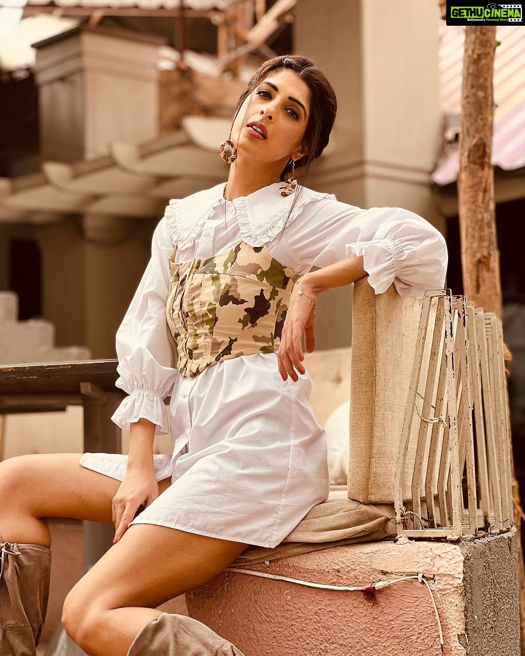 Aishwarya Sakhuja Instagram - Some vintage vibes with a hint of modernity…because staying updated and sticking to our roots is equally important! . . 📍: @vloungedeckbytochl . . #vintage #modern #vibes #weekend #fyp #ootd #potd #aishwaryasakhuja