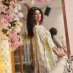 Aishwarya Sakhuja Instagram - Blooming…with grace🌼 . . 👗: @thebairaas . . #diwalitime #festiveseason #peace #happiness #goodtimes #goodvibes #aishwaryasakhuja