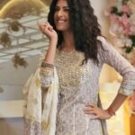 Aishwarya Sakhuja Instagram - The urge to groove to this song every time I hear it ✨ . . 👗: @thebairaas 📍: @shifuku.india . . #groove #indianwear #reels #reelkarofeelkaro #aishwaryasakhuja