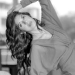 Aishwarya Sakhuja Instagram - Black & white or colour? What you choose says a lot about what you think! . . #fridayvibes #blackandwhite #moodoftheday #aishwaryasakhuja