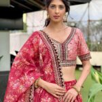 Aishwarya Sakhuja Instagram - Diwali Red-dy ❤️🪔 . . Outfit: @ethnicplus.in Styled by: @yourstylistforever . . #diwali #diwalivibes #positivity #goodtimes #festivewear #aishwaryasakhuja