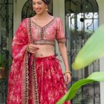 Aishwarya Sakhuja Instagram - Diwali Red-dy ❤️🪔 . . Outfit: @ethnicplus.in Styled by: @yourstylistforever . . #diwali #diwalivibes #positivity #goodtimes #festivewear #aishwaryasakhuja