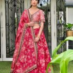Aishwarya Sakhuja Instagram – Diwali Red-dy ❤️🪔
.
. 
Outfit: @ethnicplus.in 
Styled by: @yourstylistforever 
.
. 
#diwali #diwalivibes #positivity #goodtimes #festivewear #aishwaryasakhuja