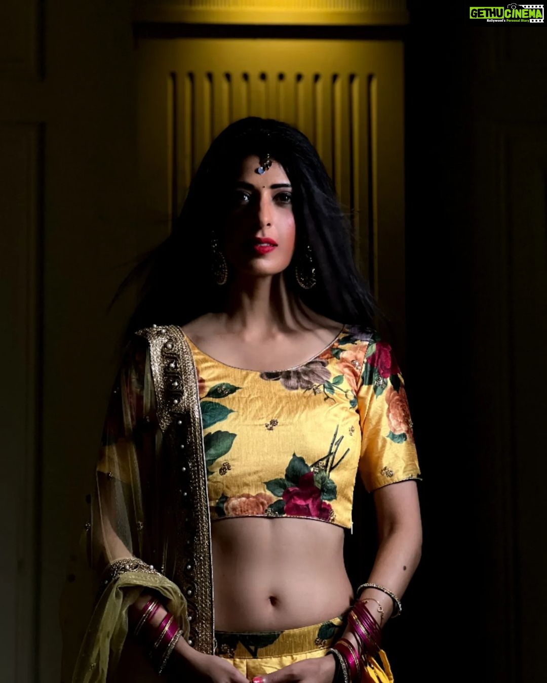 Aishwarya Sakhuja Instagram - May good always prevail over evil and may the truth always be victorious. Wishing you and your loved ones a very Happy Dussehra! ✨💛 . . Location: @bageecha_bytochl Outfit: @ethnicplus.in Styled by: @yourstylistforever . . #dussehra #dussehra2023 #festivetime #fashiongram #aishwaryasakhuja
