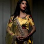 Aishwarya Sakhuja Instagram - May good always prevail over evil and may the truth always be victorious. Wishing you and your loved ones a very Happy Dussehra! ✨💛 . . Location: @bageecha_bytochl Outfit: @ethnicplus.in Styled by: @yourstylistforever . . #dussehra #dussehra2023 #festivetime #fashiongram #aishwaryasakhuja