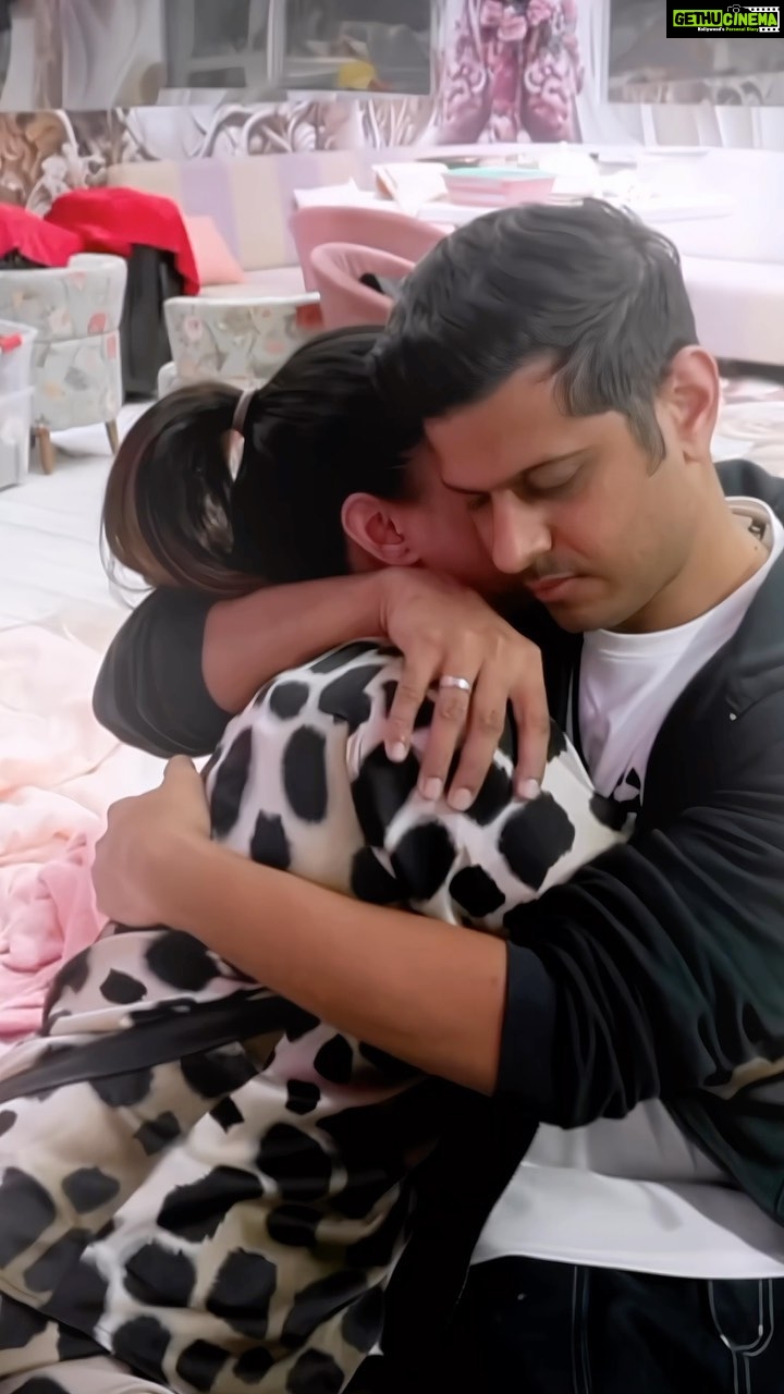 Aishwarya Sharma Bhatt Instagram - After a fight, it’s not the argument that counts. Neil and Aishwarya show us that what matters is letting your partner know that they still love you💖 Voting lines open till Thursday 10 am. Download the JioCinema app and Vote for #AishwaryaSharma and #NeilBhatt to save them from elimination. Hurry and vote now!!🗳️ Neil’s Outfit: Tshirt - @danzasonofficial Pr- @vansh_singh888 X @nehasofficial12 Styled by - @purvabansal5 #EternalLove #AishwaryaSharma #NeilBhatt #Neiwarya #BiggBoss #BB17