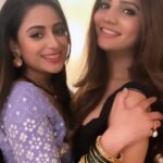 Aishwarya Sharma Bhatt Instagram - Together, we just look like a wow !🥰❤️😛 @aisharma812 . . . . . . . #AshnaKishore #AishwaryaSharma #reels #reelsinstagram #bff #bestfriends #sisters #trend #trending #trendingreels #trendingsongs #viral #viralvideos #bb #bb17 #neiwarya #neilkiaish #bigboss #jio #jiocinema #colors #like #share #support #funny #fy #fyp #foryou #bffgoals #friendshipgoals