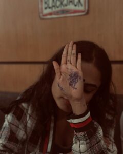 Aiswarya Suresh Instagram - Everything is temporary 
Thou words 😊
Art by @joe_elize_joy 
Shot by @muhammedfarhan.pp