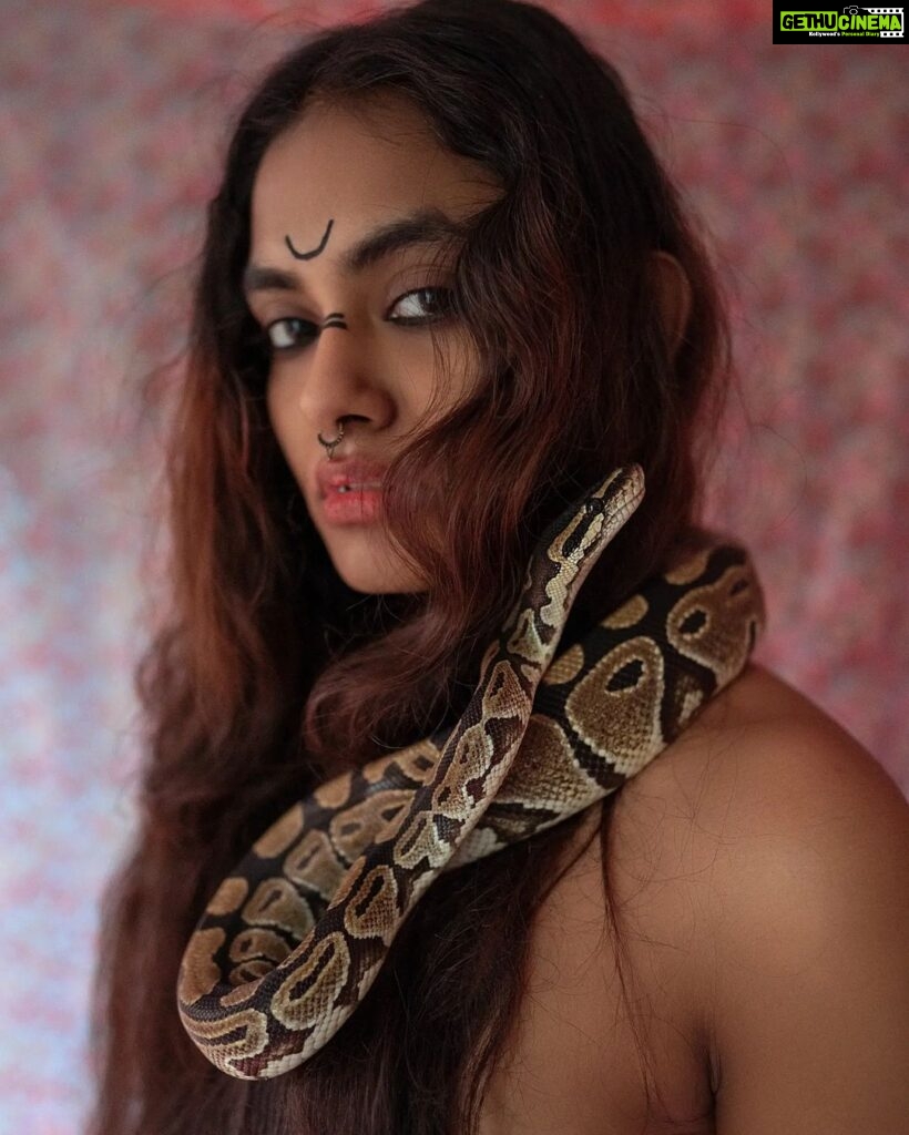 Aiswarya Suresh Instagram - Shot by @koshi____ 💚 ( Yes it's a real python of @kevin_antony_ ) Kerala