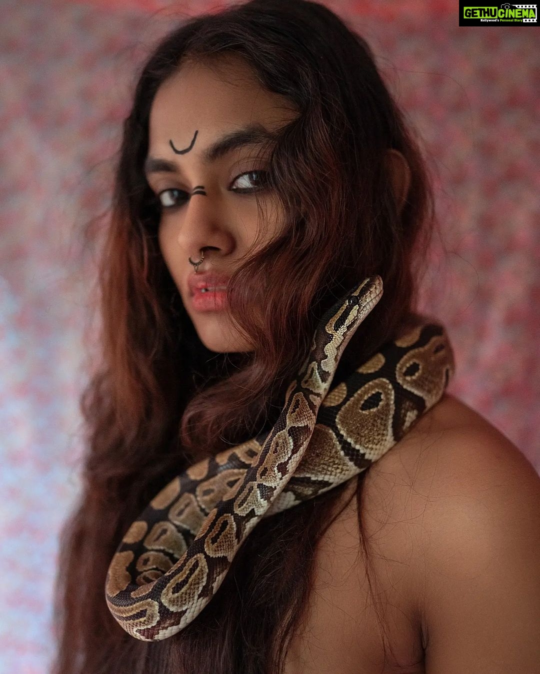 Aiswarya Suresh Instagram - Shot by @koshi____ 💚 ( Yes it's a real python of @kevin_antony_ ) Kerala